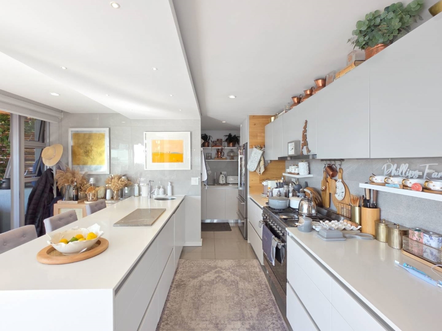 3 Bedroom Property for Sale in Sea Point Western Cape